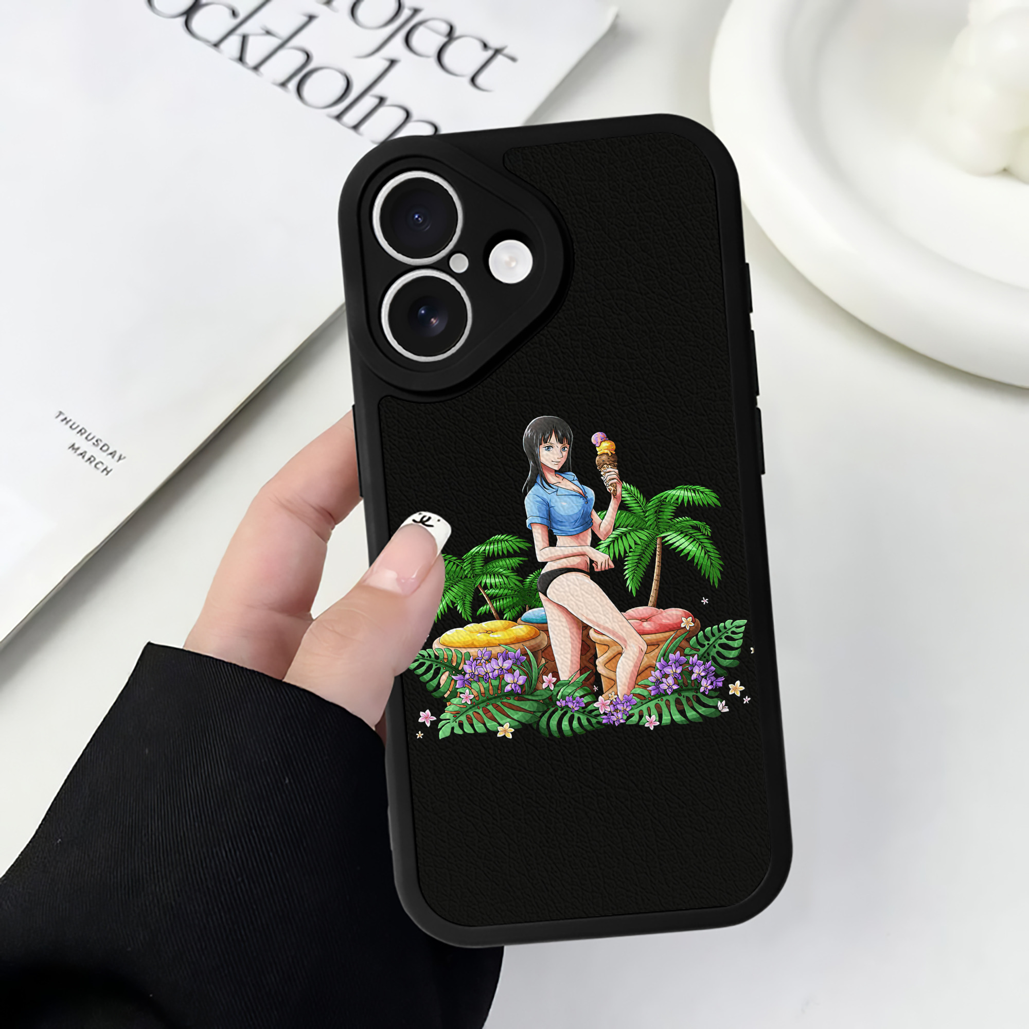 （画像用） ワンピース ニコ・ロビン ONE PIECE Nico Robin 【iPhone 16シリーズ対応】シリコンスマホケース（レザー調） 材質：シリコン